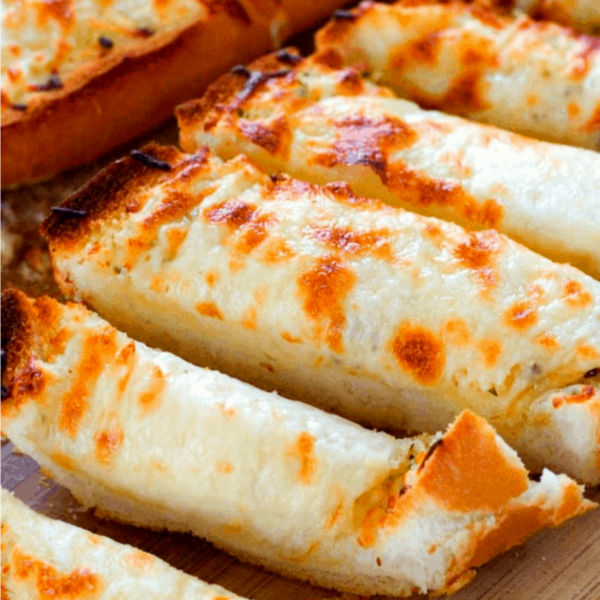Ooey-Gooey Cheesy Garlic Bread: Fresh Garlic & Air Fryer Tips